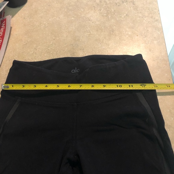 ALO Capri Leggings | Size XS | Black - Picture 8 of 9